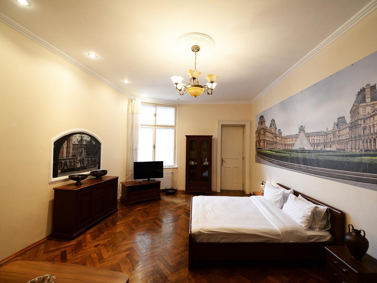 The Historical Family Nest In City Centre Leópolis Exterior foto