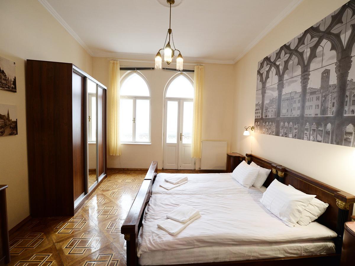 The Historical Family Nest In City Centre Leópolis Exterior foto